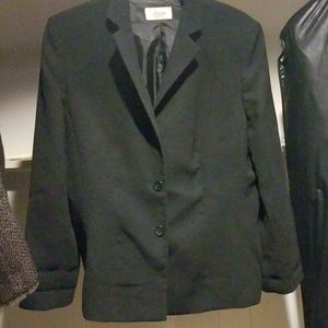 Slimming 3 button blazer